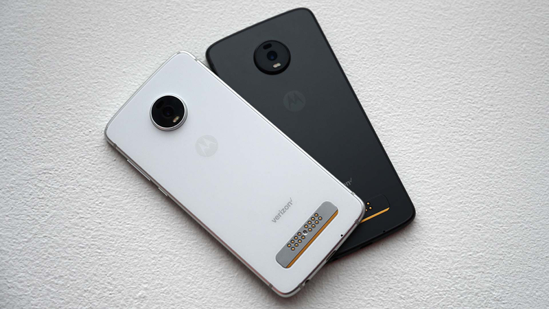 Illustration for article titled The Moto Z4's Biggest Upgrade Is Surprisingly Retro